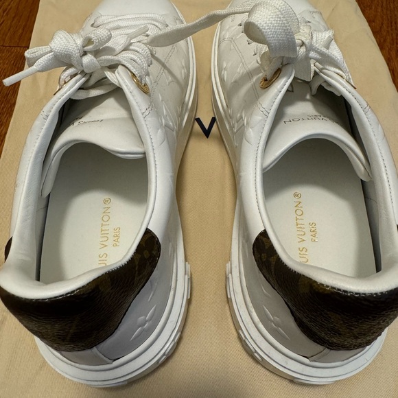 louis vuitton sneaker women in size 8US 39UK good as new only wore twice! - Picture 15 of 16